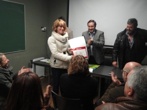 Momento de la entrega del certificado al CFFE